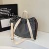 Nueva Bolsa de Tote Ligera Portátil para Hombres y Mujeres, Bolso de Mano Deportivo para Salir Estilo Japonés, Bolso Cruzado de Hombro Versátil Casual de Moda