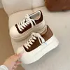 Tênis de Lona com Solado Grosso para Pessoas Baixas Moda Feminina 2026 Novo Estilo Solado Macio Aumento de Altura Casual Versátil Cano Baixo Tênis de Skate