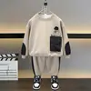 Conjunto de Moletom Outono para Meninos Estilo Coreano Lindo Esportivo Infantil Conjunto de Duas Peças Roupas Transfronteiriças de Comércio Exterior para Meninos Pequenos