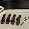 Sandalias de hada únicas de gamuza con tacón de cuña estilo francés para usar al aire libre, sandalias negras de tacón alto de verano 2026 para combinar con faldas