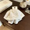 Pinza para el pelo de encaje floral vintage para mujer, pinza versátil color beige con decoración de perlas para coleta, pinza de tiburón para afinar el rostro