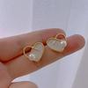 Aretes de Concha Amor de Moda Combinables Sentido de Lujo Ligero de Alta Gama Aguja de Plata S925 Elegantes Aretes de Perlas Naturales de Agua Dulce para Mujer