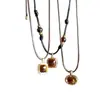 Colar com Cordão de Couro e Pedra Olho de Tigre para Mulheres, Corrente Elegante de Suéter Outono/Inverno de Alto Padrão, Acessório Popular de Novo Estilo 2024