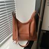 Bolsa de grande capacidade para mulheres Primavera/Verão 2024 Nova Moda simples ombro axilar saco trabalho commuter bucket bag couro macio