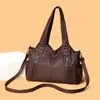 Nova bolsa de ombro transversal feminina clássica versátil de grande capacidade com superfície macia vintage nicho