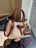 Envio Transfronteiriço Disponível, Bolsa de Ombro Casual Simples com Textura de Alta Qualidade, Novo Estilo Vintage 2025 para Carregar na Mão, Bolsa Nuvem da Moda