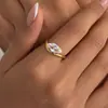 Anel Minimalista Ondulado de Aço Inoxidável Transfronteiriço Europeu e Americano Versátil Anel com Cravação de Diamantes Corte Marquise Joias