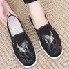 Zapatos de Tela Guofeng Old Beijing para Hombre Zapatos Bordados para Personas de Mediana Edad y Mayores Suela Suave Antideslizante Zapatos de una Sola Capa Cómodos Casuales Zapatos de Pescador