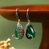 [Venta caliente en Little Red Book] Artesanía tailandesa de plata con galvanizado antiguo pendientes vintage pendientes colgantes de calcedonia natural de pavo real