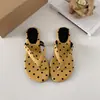 Sandálias Baixas Antiderrapantes de Bolinhas Francesas para Mulheres Verão Uso Externo 2026 Novas Versáteis com Saias Chinelos Retro Sapatos
