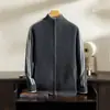 Jaqueta Suéter com Gola Alta Cardigan Masculino Primavera e Outono Tendência Estilo Esportivo Suéter para o Dia a Dia Tricô Jacquard Listrado Casual