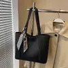 Nova Bolsa de Ombro da Moda 2026 com Lenço de Seda Estiloso, Bolsa Tote Simples e Texturizada, Bolsa de Mão Vintage de Grande Capacidade para o Dia a Dia