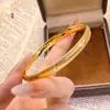 Tienda de Oro Mismo Estilo Pulsera de Hielo Roto Corazón Dorado Arena para Mujer, Versátil de Lujo Ligero Artesanía Cepillada de Gama Alta, Color Duradero