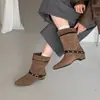 Botas de camurça estilo cowboy western com tachas para outono e inverno para mulheres, moda de rua moderna e estilosa, novas botas de cano alto de perna larga