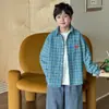 Roupas Infantis Tong Ku 2026 Outono Novo Bordado Dopamina Top para Meninos Gola Xadrez Algodão Puro Camisa Infantil Tendência