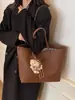 Bolsa grande com padrão de lichia para mulheres, nova coleção 2026, leve e luxuosa, adequada para o dia a dia, bolsa tote moderna, bolsa de ombro e bolsa de axila