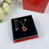 Colar de Cabacinho Qilin de Alta Qualidade para Mulheres, Ouro Rosé, Madrepérola Branca, Pingente de Ágata Vermelha, Corrente de Clavícula Simples, Fashion e Luxuosa