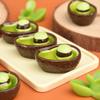 YQT pastel de chocolate y aguacate de resina mini comida de juego accesorios DIY decoración creativa de escritorio accesorios para pegatina de refrigerador