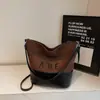 Bolsa Grande de Bordado com Pedras Estilo Retrô para Mulheres 2025 Nova Moda Bolsa de Ombro para o Dia a Dia Bolsa Tote Estilo Balde