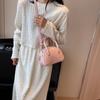 Bolsa Pequena de Textura High-End para Mulheres Primavera e Verão 2025 Novo Design de Nicho Bolsa Transversal de Ombro Único Bolsa Satchel Cor Pura Bolsa Concha