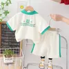 Traje Infantil 2024 Nova Moda Verão Menino Camisa Polo Manga Curta com Letra U Shorts Casuais para Bebê Roupa Infantil