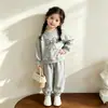 Conjunto Nuevo de Primavera y Otoño Estilo Coreano con Estampado de Letras para Niños, Moda Ins Sudadera de Forro Polar con Estampado de Letras Simple Conjunto de Dos Piezas para Niños y Niñas