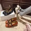 Zapatos Mary Jane de Piel de Oveja Suave Plisada Bloque de Color Lazo 2026 Primavera Altura Interna que Aumenta Tacón Medio Punta Redonda Piel Genuina Zapatos de Mujer