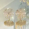 Os Brincos Rongxing Sparkle Diamond Starburst Transfronteiriços, com um design tridimensional de floco de neve, são brincos elegantes e versáteis, perfeitos para festas e ocasiões formais.