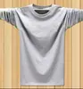 Camiseta de manga larga de color liso para hombre para primavera y otoño, estilo ins Hong Kong, corte holgado, negro puro, cuello redondo, talla grande, top de capa base