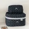 Bolsa de Maquillaje Floral Blanco y Negro Noche Oscura Bolsa Sencilla para Guardar Cosméticos Estilo Girly Pequeña Fresca Portátil Bolsa de Maquillaje para Estudiante
