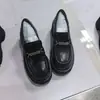 Versión de alta gama de Guangzhou ~ Mocasines de talla grande, elegantes, ligeros, ultrasuaves, zapatos de mujer que aumentan la altura, zapatos de piel negra estilo británico