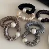 Círculo Intestinal de Perla de Alta Textura Combinación Perfecta Alta Elasticidad Clásico Adorno para la Cabeza de Mujer Elegante Elegante Tejido Suave Sin Pelo de Conejo Anillo para el Cabello