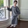 Conjunto de Ropa de Primavera para Niñas 2026 Nuevo Estilo Coreano Ropa Infantil para Niños Mayores Sudadera Holgada de Letras a la Moda y Falda