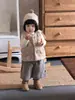 Chaleco de Niña Ropa de Abrigo de Invierno Elegante para Bebé Niño Pequeño Otoño Invierno Nuevo Estilo Cuero Piel Integrados Capa Cálida Chaleco Engrosado