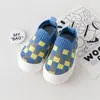 Novos Sapatos para Bebês e Crianças Pequenas 2026, Sapatos Casuais Infantis Antiderrapantes com Solado Macio, Slip-Ons de Malha Respirável para o Verão