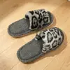 Pantuflas de algodón transfronterizas de gran venta para mujer, uso en casa, adecuadas para pisos de madera, pantuflas cálidas de felpa para interior con suela de espuma EVA