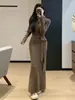 Elegante Conjunto de Punto Estilo Francés para Mujer, Nuevo Diseño Primavera 2026, Conjunto de Dos Piezas: Suéter Cruzado de una Sola Pieza y Falda