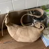 Bolso de Cuerno de Gamuza de Moda de Diseño de Nicho para Mujer 2025 Nuevo Ins Retro Casual Bolso Dumpling Bolso Cruzado
