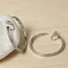 Novas Argolas de Orelha Minimalistas da Moda Lisas para Mulheres, Simples e Elegantes, Manoplas de Orelha Exquisitas com Pedras Completas, Argolas de Orelha de Nicho de Alta Qualidade