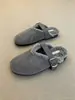 Meias-pantufas Femininas Estilo Outono Inverno Novo com Fivela Retro Biqueira Reforçada Calçado Externo Solado Grosso Versátil Slip-on Pantufas Peludas