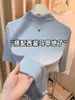 Estilo básico, ombro normal, gola semi-alta, camiseta de manga três-quartos para mulheres, simples e versátil, corte justo, amarela, manga média, top de camada interna