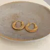 Exquisitos pendientes franceses con diseño de flor de diamante hueco, hebilla de oreja, nicho, moda, sencillos, ligeros, de lujo, de alta gama para mujer.