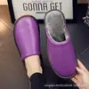Zapatillas de casa de cuero para otoño e invierno para hombres y mujeres parejas hogar interior piso de madera suela suave antideslizante cálidas de algodón venta al por mayor