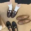 Sapatos Mary Jane Retrô, sapatos femininos, novo estilo coreano 2026, estilo britânico, fivela dourada, tira única, sapatos pequenos de couro, mocassins