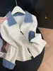 Nueva colección de otoño e invierno: Cárdigan de punto patchwork de mezclilla para mujer con mangas largas, cuello de solapa y doble cremallera, con un diseño relajado y versátil que crea la ilusión de un atuendo de dos piezas