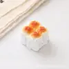 Atacado Acessórios de resina DIY brinquedo de comida simulada em miniatura pão de quatro peças com açúcar branco pequeno ornamento 3D ímã de geladeira chaveiro