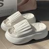 2025 Novos chinelos grossos de verão femininos EVA Slip-on Feeling Home chinelos antiderrapantes femininos elegantes e elevados para uso externo