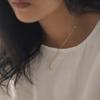 Collar con colgante de luna pequeña ondulada en plata de ley S925 bañada en oro de 14 quilates, cadena de clavícula, regalo sencillo.