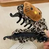 Grampo de Banana Estampado de Leopardo Gatinho Doce e Descolado para Meninas 2025 Novo Grampo Vertical Plissado Multicamadas para Rabo de Cavalo Grampo de Cabelo na Parte de Trás da Cabeça