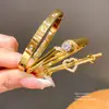 Pulsera de Cierre Exquisito y Moderno de Corazón Hueco con Circonita Estilo Fresco Pulsera Personalizada Lujo Ligero Sensación de Alta Gama Joyería de Mano